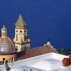 Praiano, Blick auf die Kirche San Genaro und das Meer