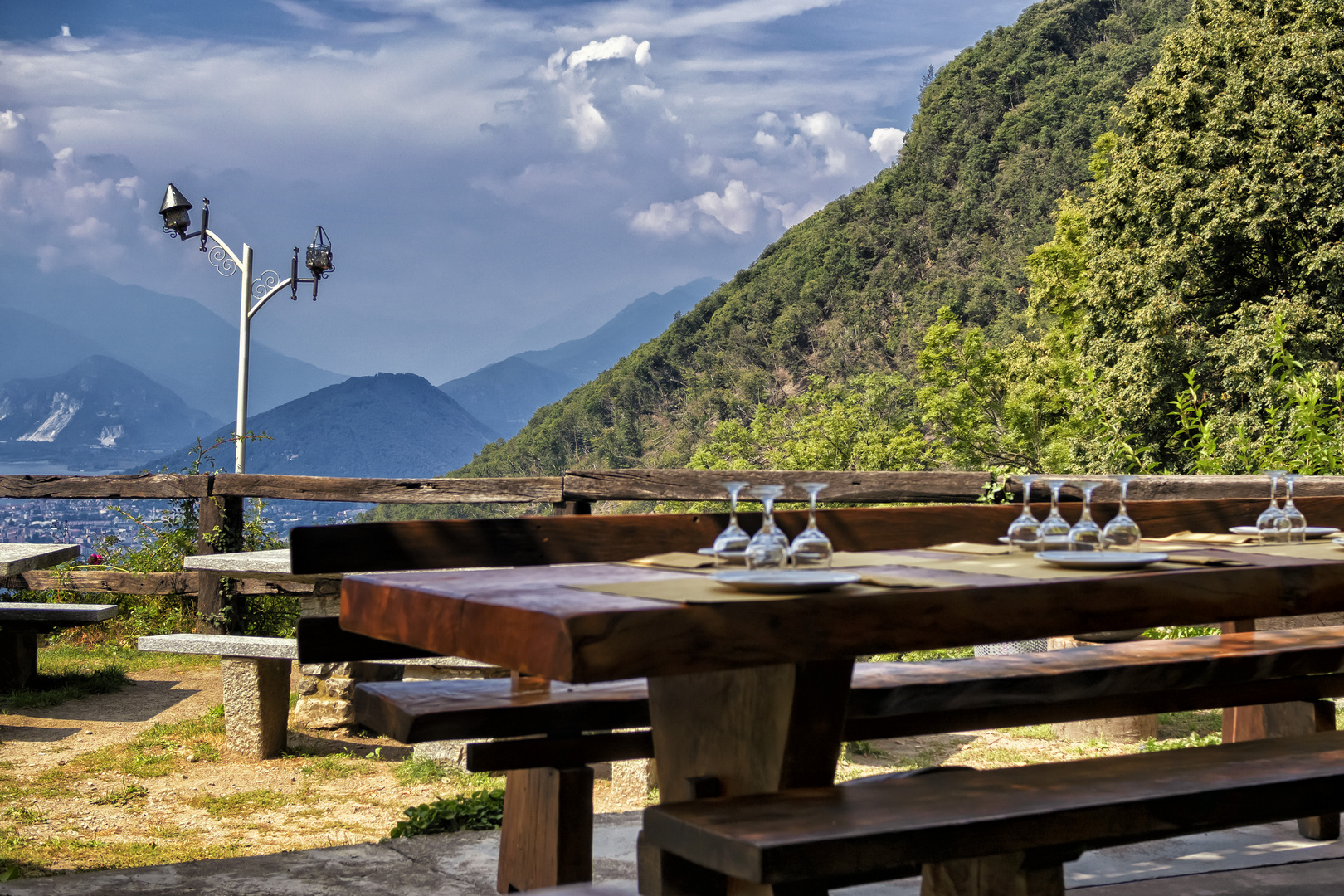 Pranzo con vista lago