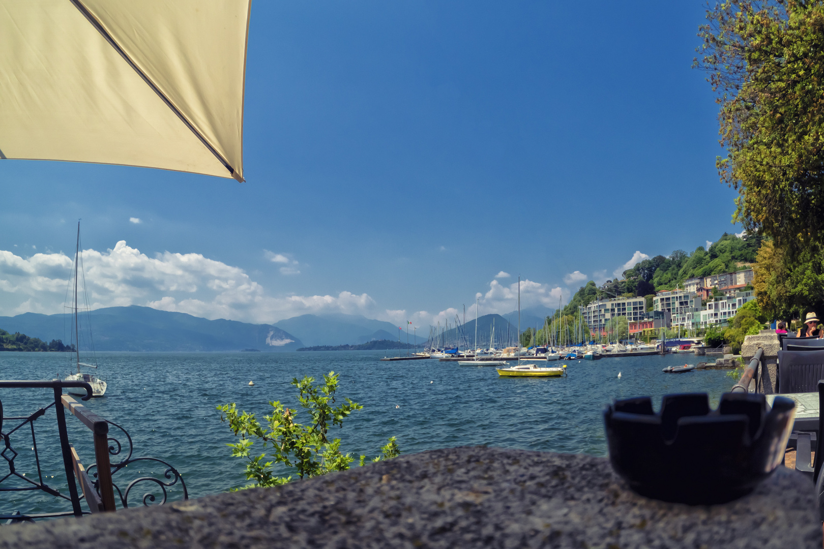 Pranzo sul lago