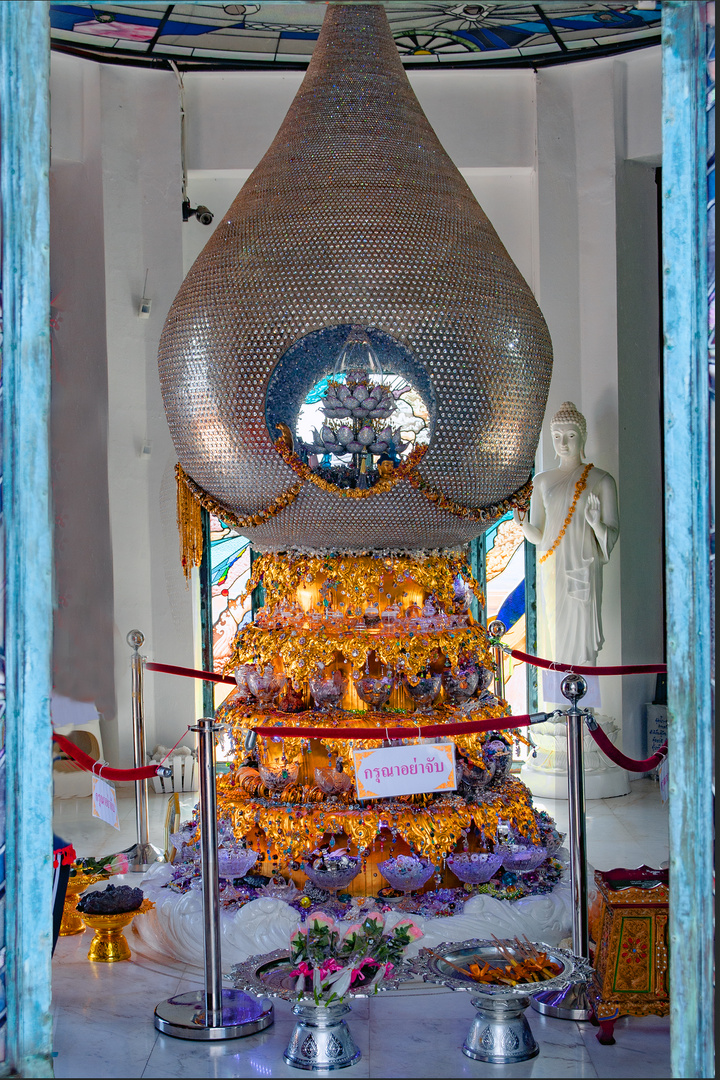 Prayer room of Wat Phra Sorn Kaew