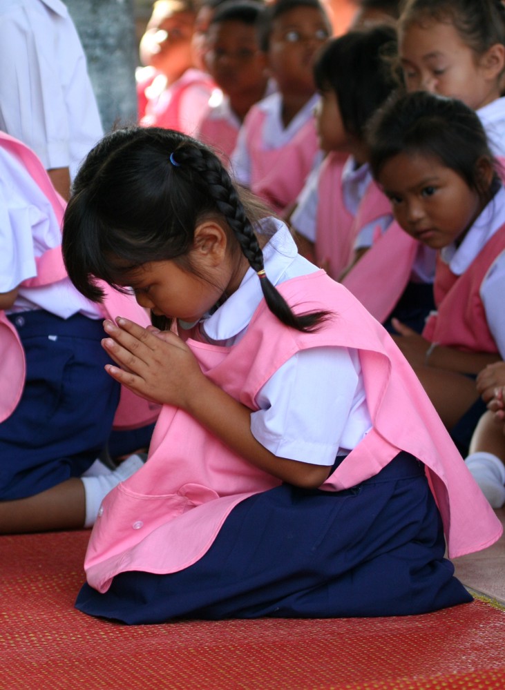 praying girl