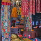 Praying hall inside the Yonghe Temple