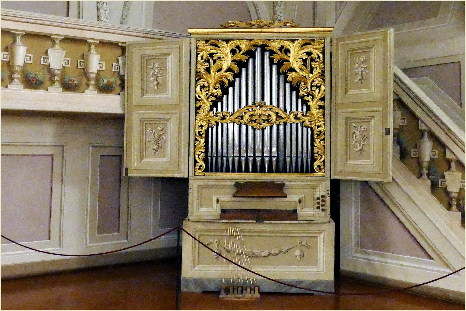 précieux  orgue à la villa médicis  de poggio a caiano