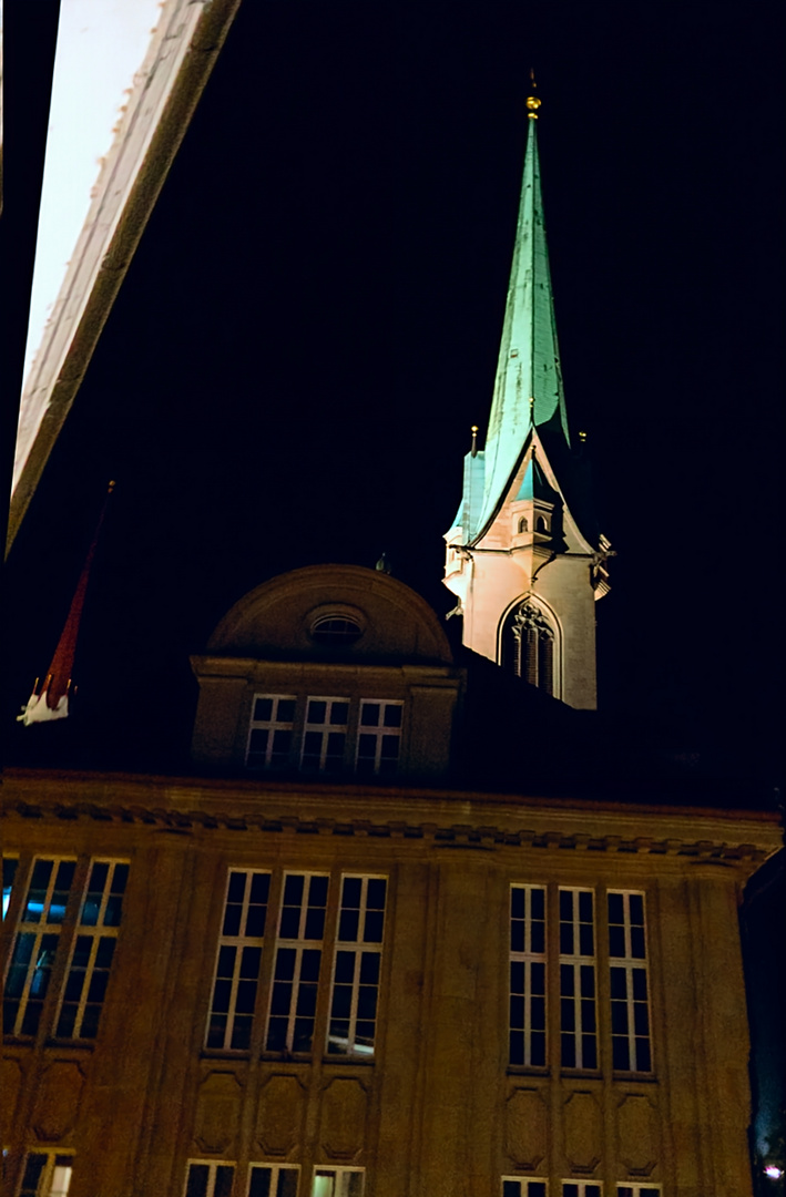 Predigerkirche hinter Zentralbibliothek in Zürich