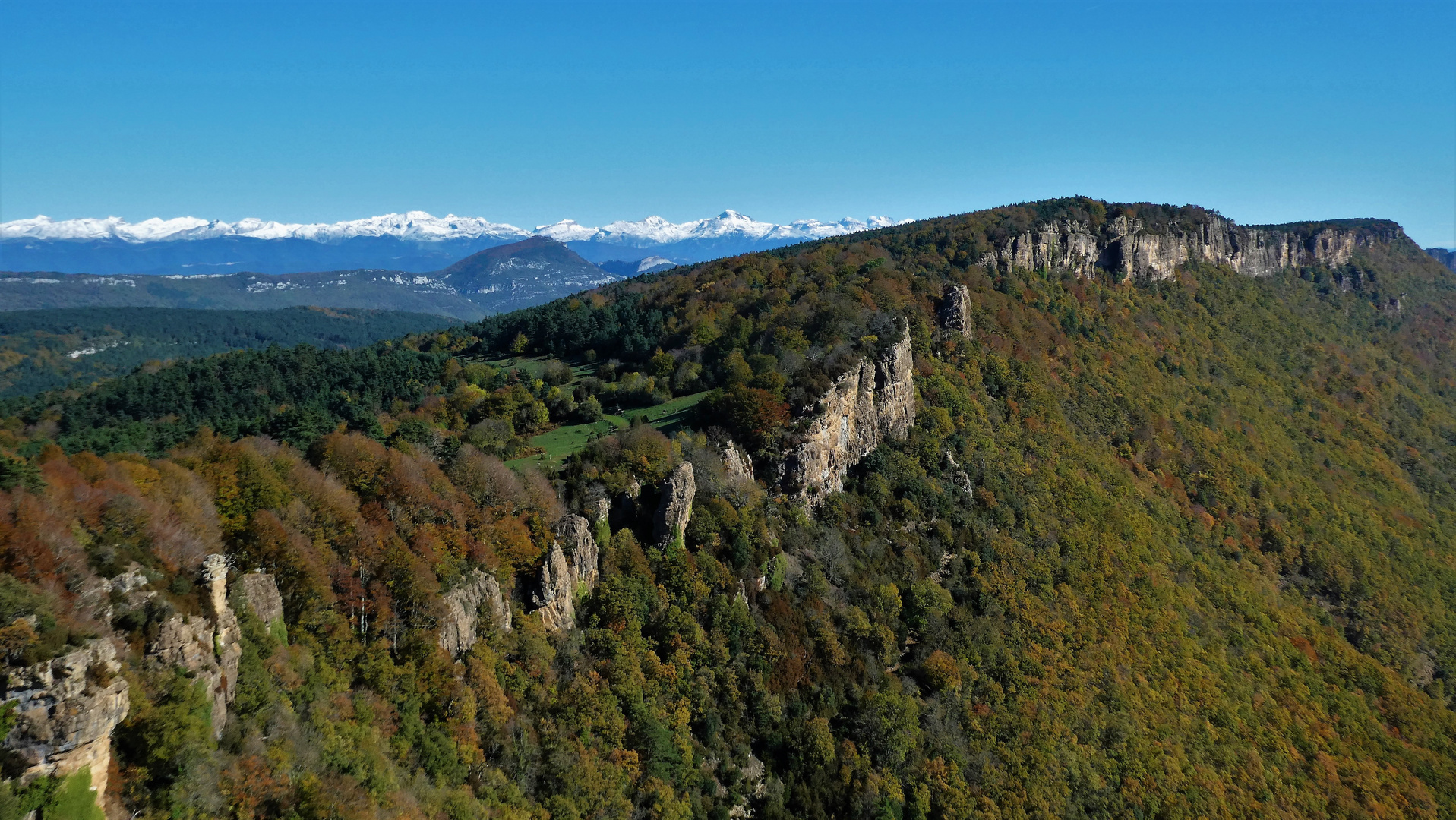 Premières neiges conséquentes sur les Pyrénées (Sierra de Leyre, Espagne)