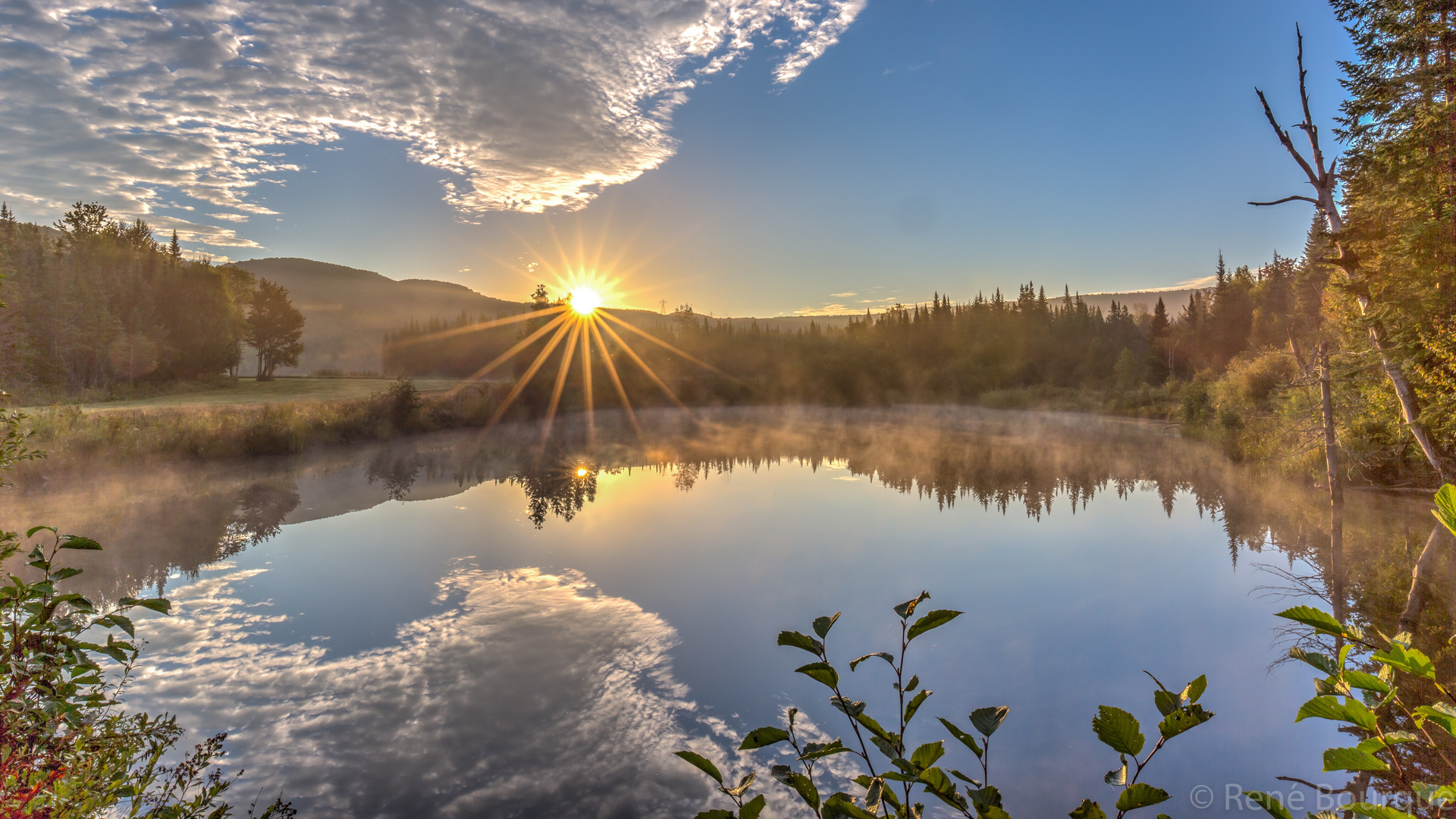 Premiers rayons de soleil sur le lac photo et image Premiers rayons de soleil sur le lac photo et image