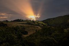 ¨Premiers rayons sur paysage ardéchois.