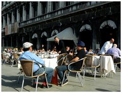 Prendere il sole al caffè Florian