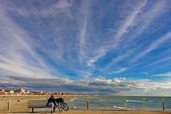 prendre le soleil sous un ciel "en  éventail "....