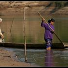 Preparing the boat..., Khammouane Provinz, Laos