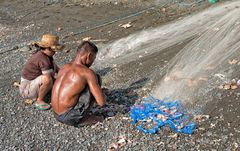 Preparing the net, Pemuteran