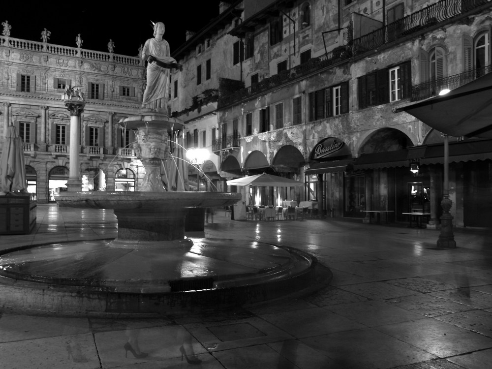 presenze leggere a piazza erbe