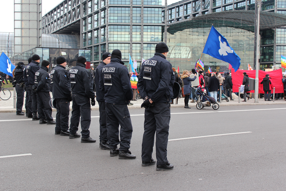 Pressefoto Polizei Demo Berlin - Fotograf Martin Fürstenberg - www.platyn.de