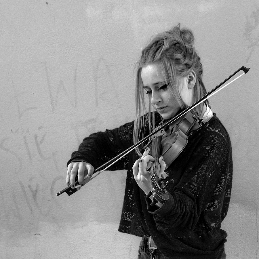 Pretty Violinist