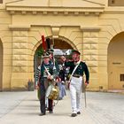 Preußische Soldaten marschieren durch die Kurtine