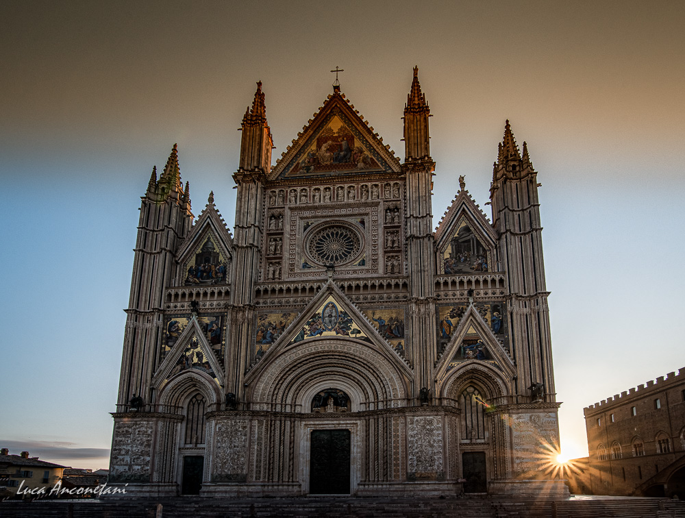 Prime luci del giorno ad Orvieto 