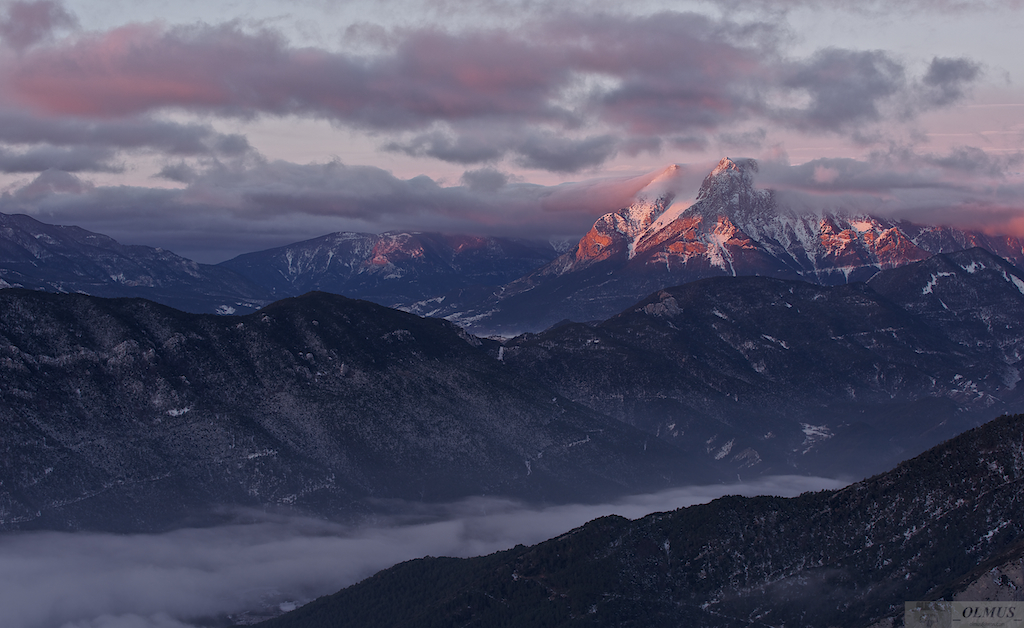 Primero rayos de sol en el Pedraforca.