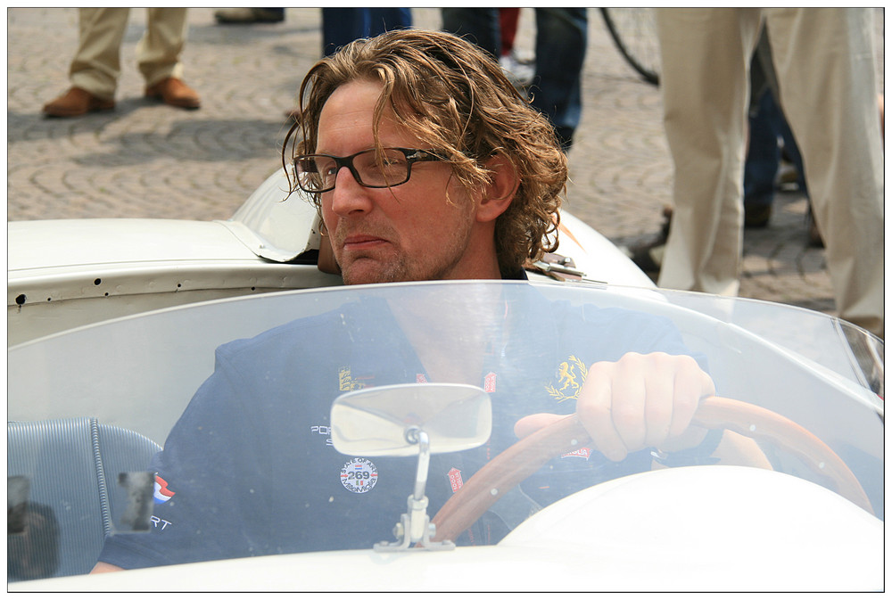 Prince Bernhard Lucas Emmanuel Van OranjeNassau, Van Vollenhoven im Porsche. Foto & Bild Prince Bernhard Lucas Emmanuel Van OranjeNassau, Van Vollenhoven im Porsche. Foto & Bild
