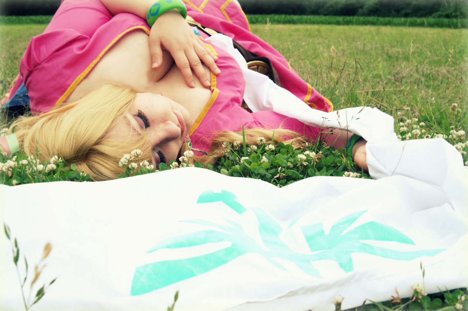 princess Zelda [Cosplay] - daydreaming