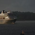 Prinsendam Einfahrt Kieler Hafen.