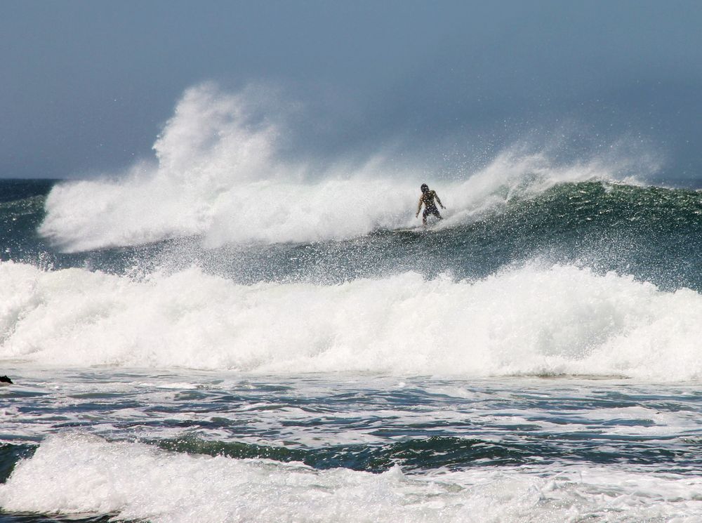 pris entre les vagues géantes