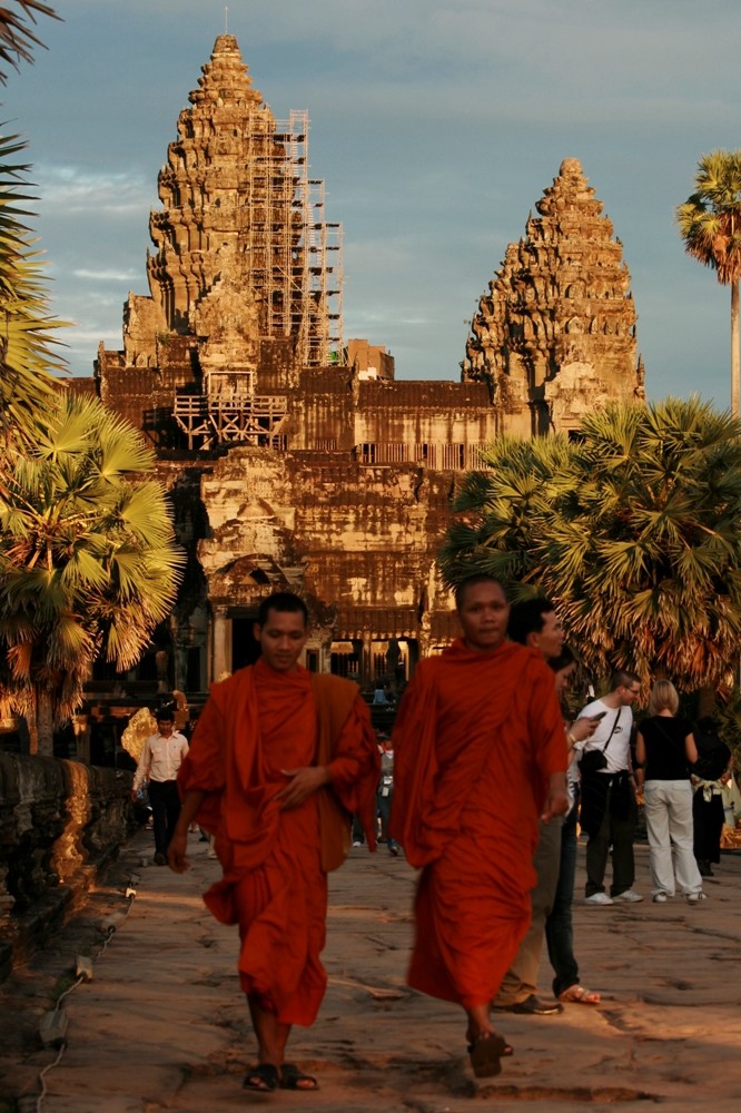 Prister in Angkor II