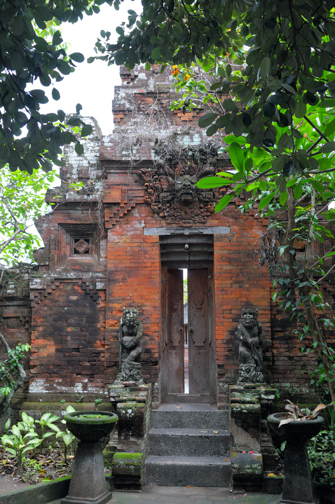 Private temple in a community complex