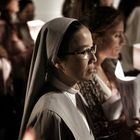 Procession aux flambeaux autour Notre Dame