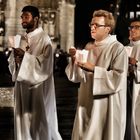 Procession aux flambeaux autour Notre Dame