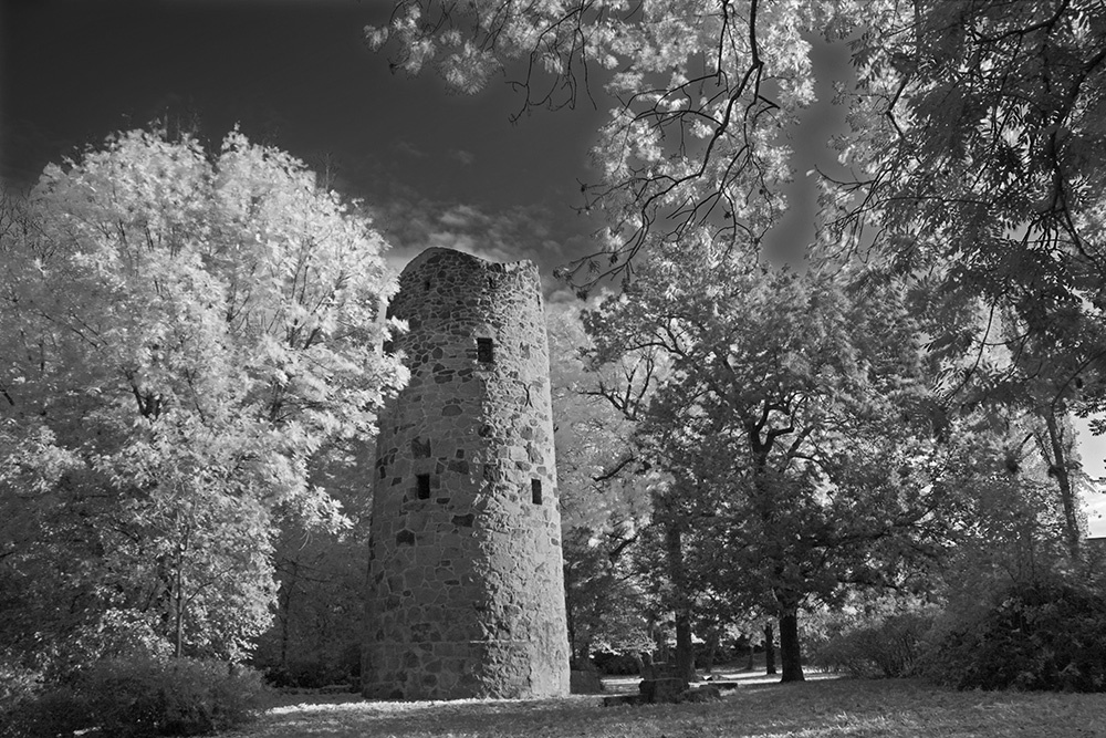 profaner Turm im Park