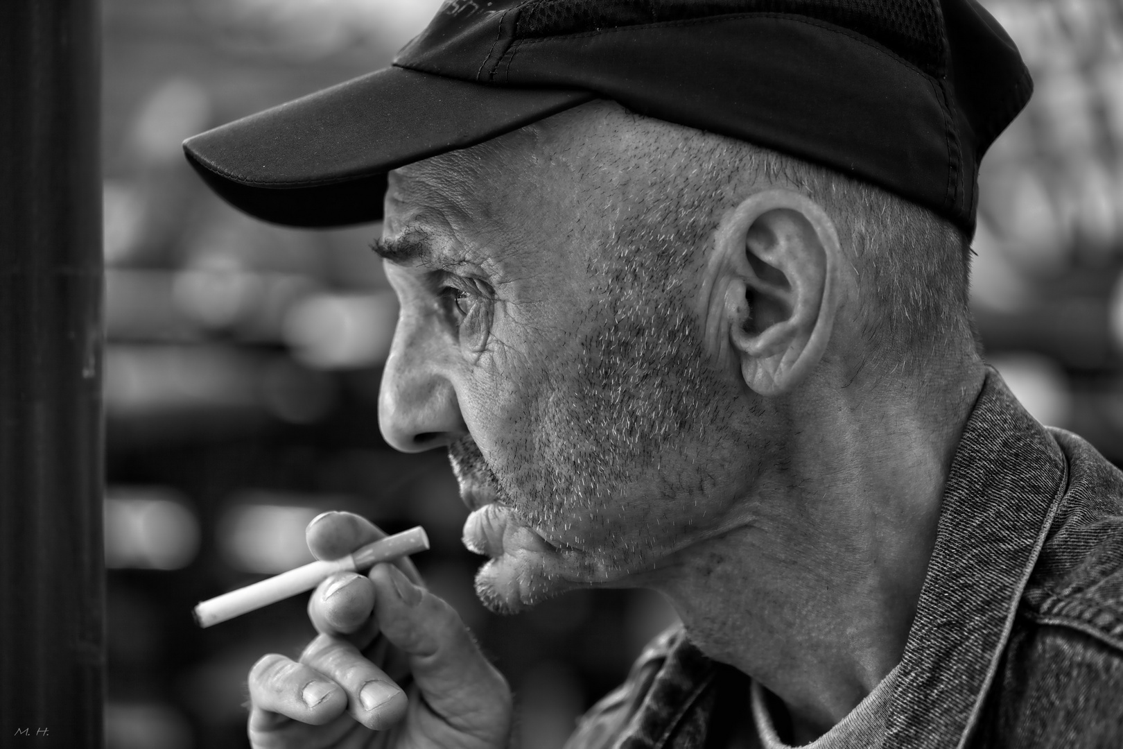Profil von Miroslav mit Zigarette ...