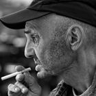 Profil von Miroslav mit Zigarette ...