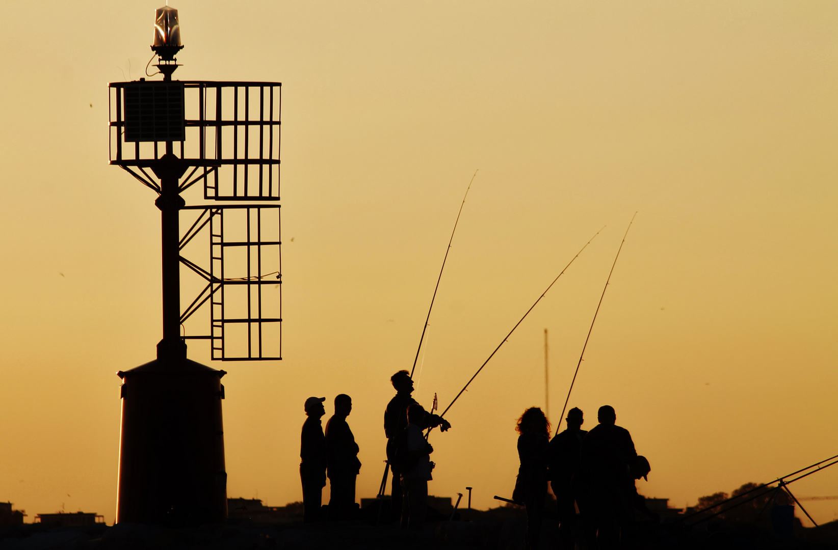 profili al tramonto