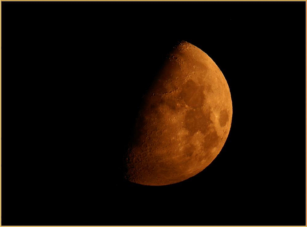 Projekt - Blick von Z'Haus: Mond kurz vor dem Untergang/ Moon short over the horizon