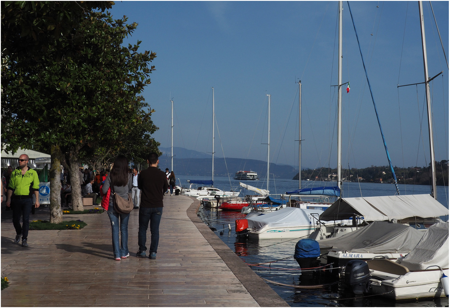 Promenade au bord du lac de Garde à Salo