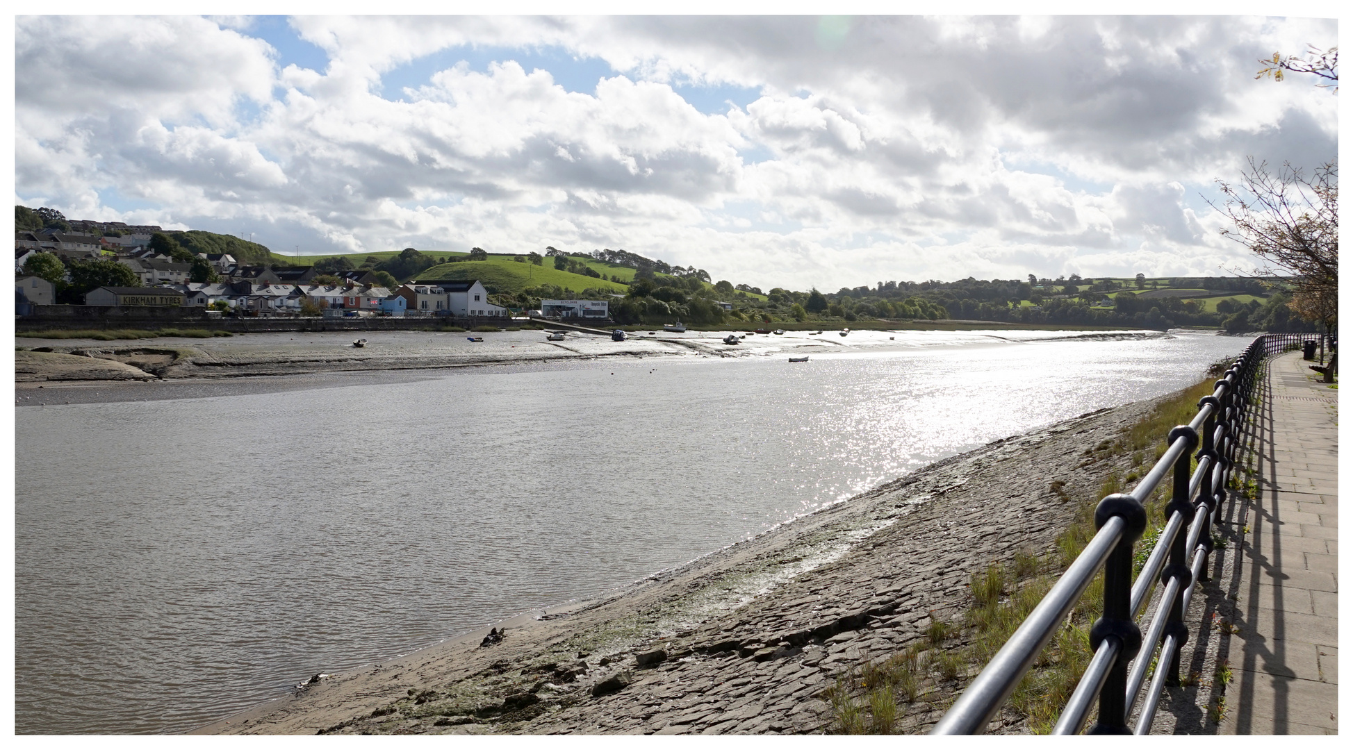 Promenade bei Bideford, flussaufwärts (Torridge)