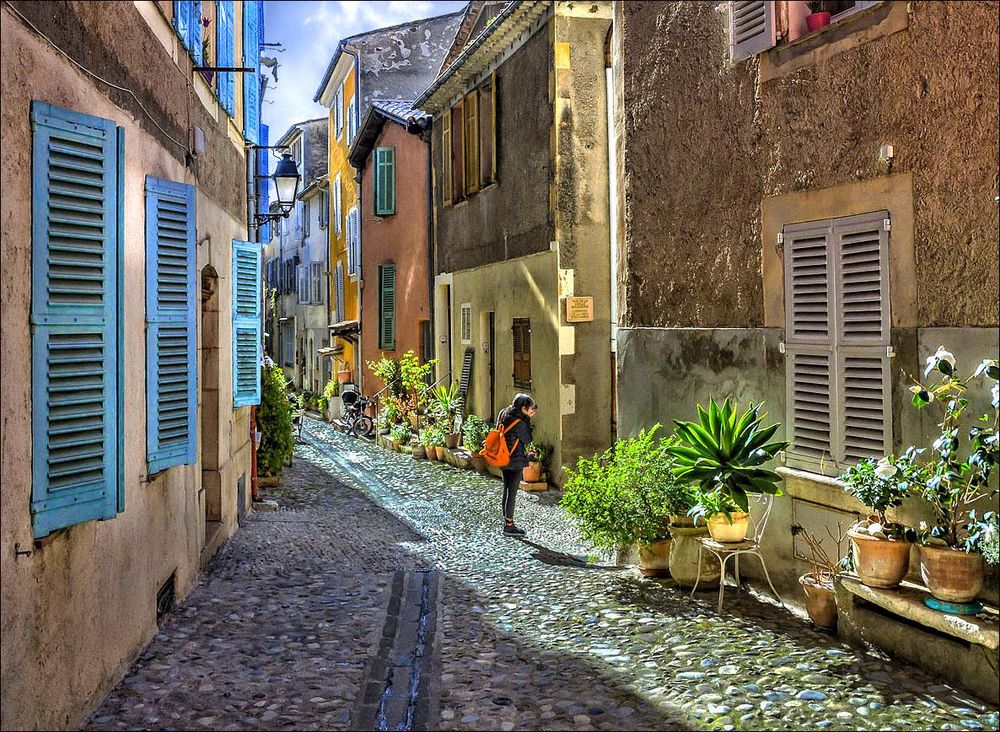 Promenade dans les ruelles de Biot