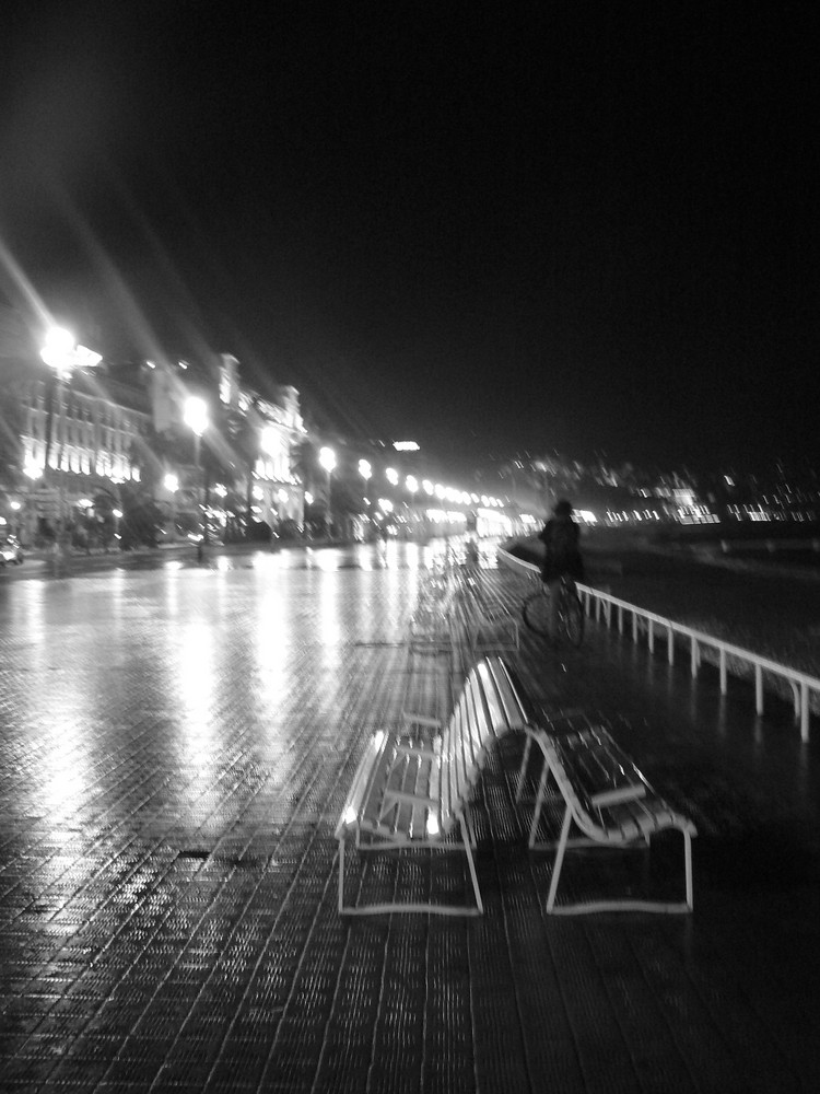 promenade des anglais in the night