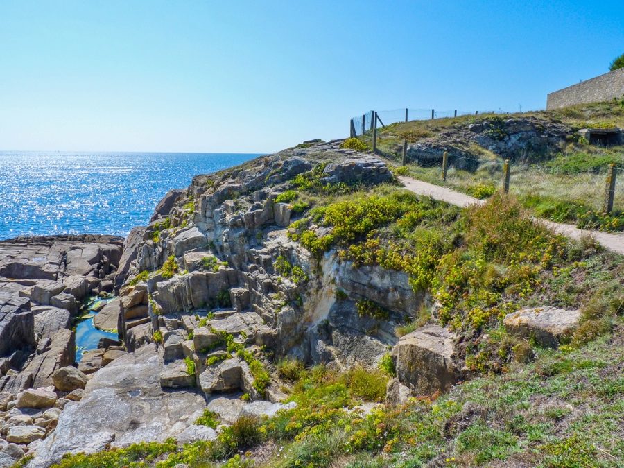 Promenade en bordure de côte