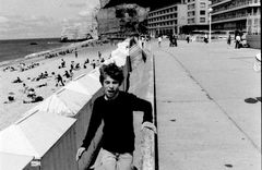 Promenade Etretat 1982, running boy