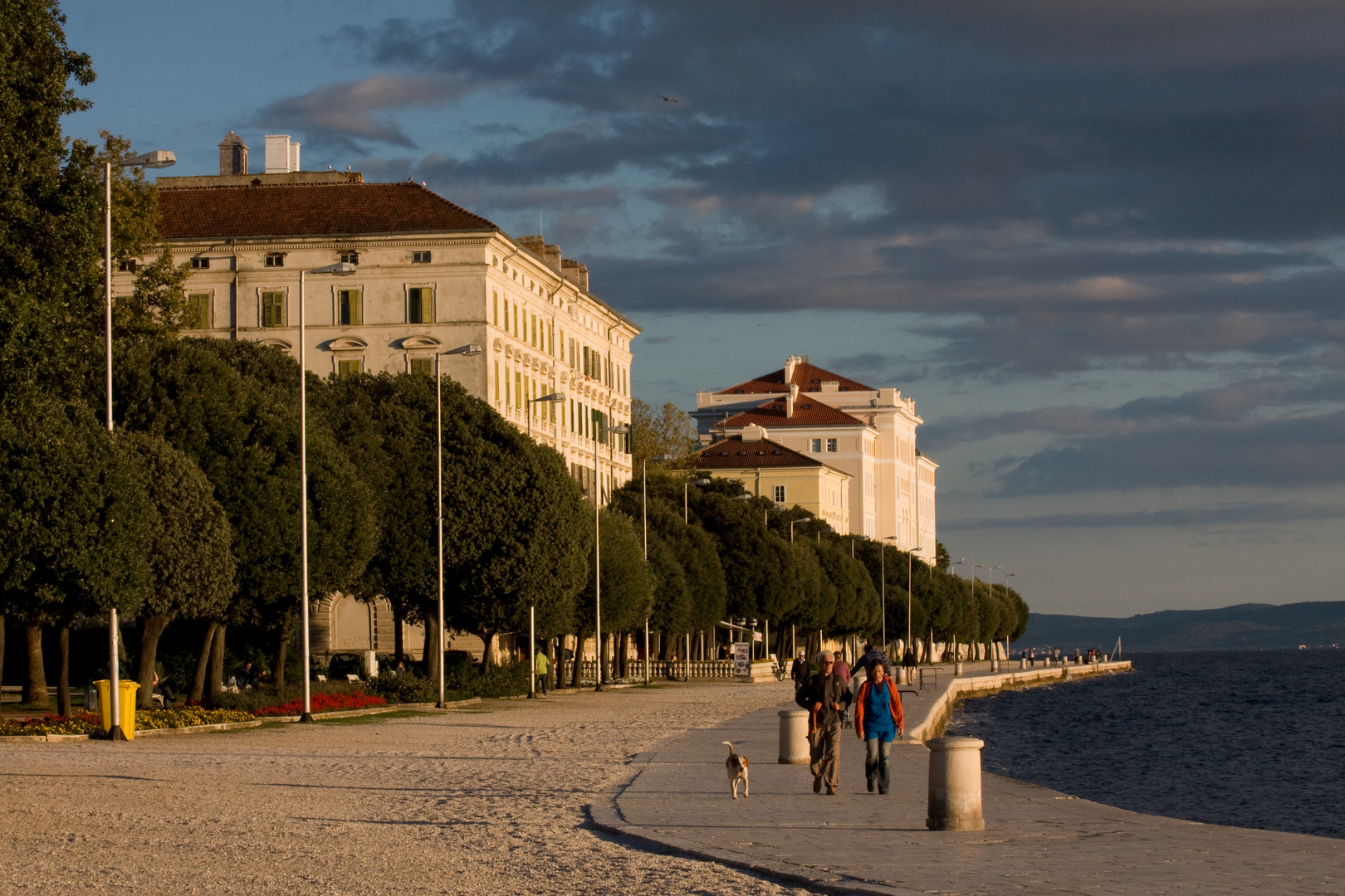 Promenade im Abendlicht