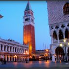 Promenade nocturne dans Venise .