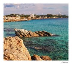 Promenade und Hafen von Cala Rajada