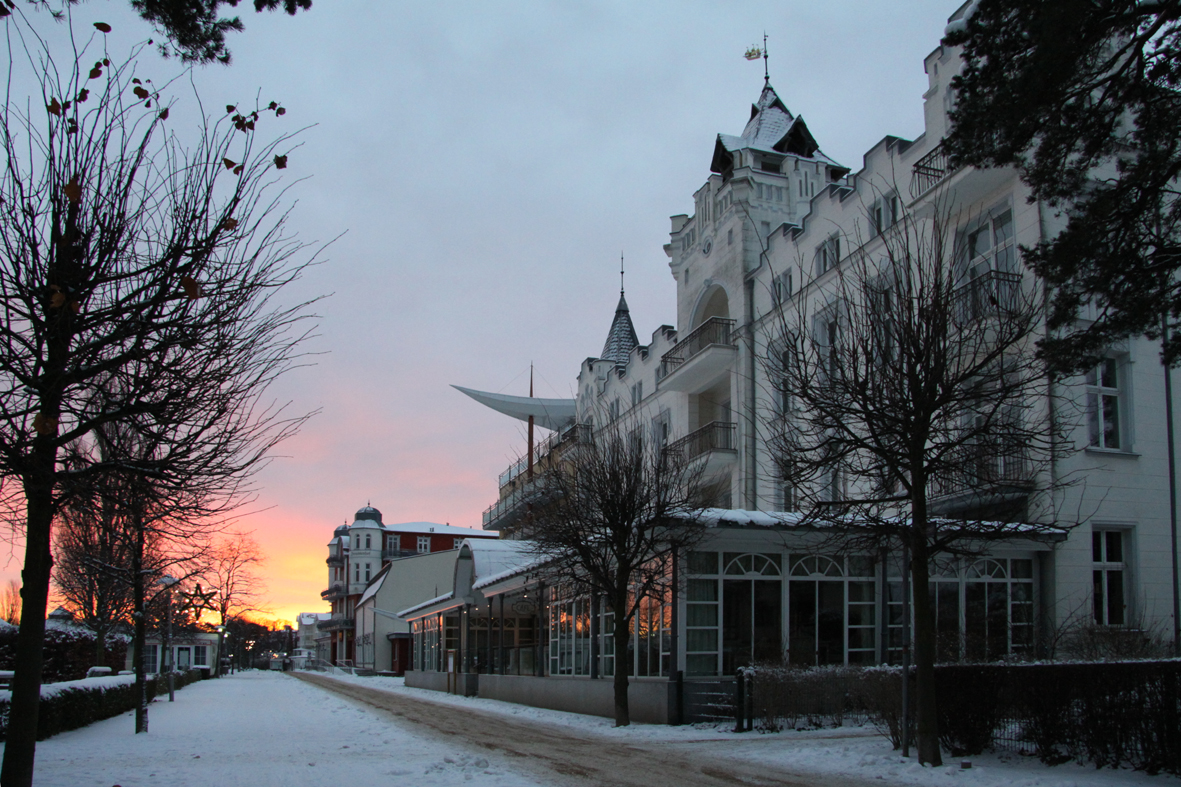Promenade Zinnowitz im winterlichen Morgenlicht