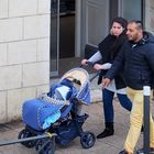 Promener la petite famille en hiver