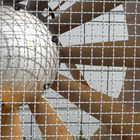 Propeller hinter Gittern