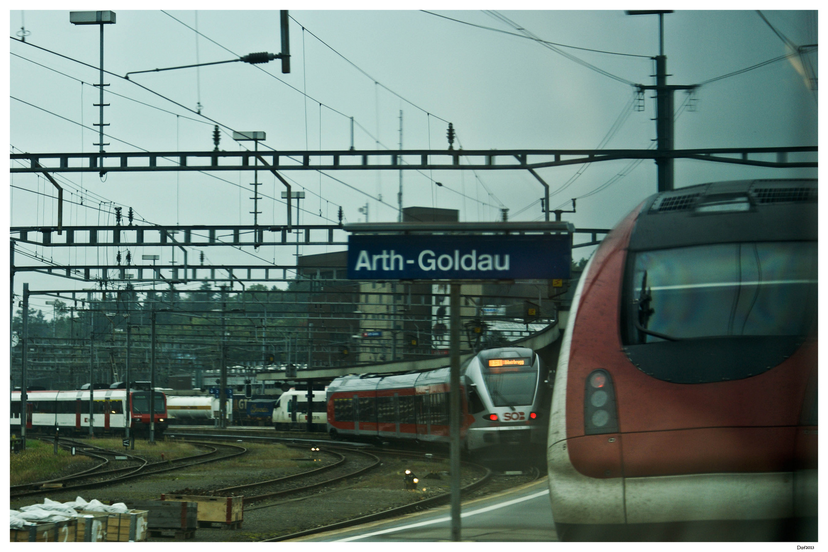 ... Proprio là dove fermano i treni ... Parte un po' di vita ...