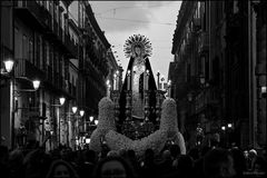 Protagonists and spectators of the Good Friday procession _ I