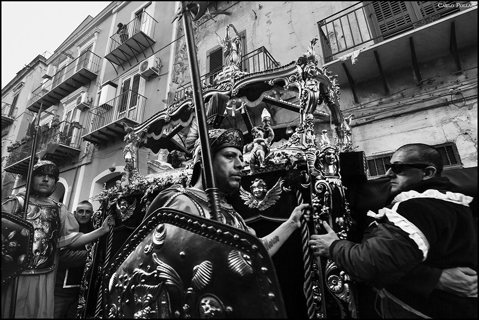 Protagonists and spectators of the Good Friday procession _ V