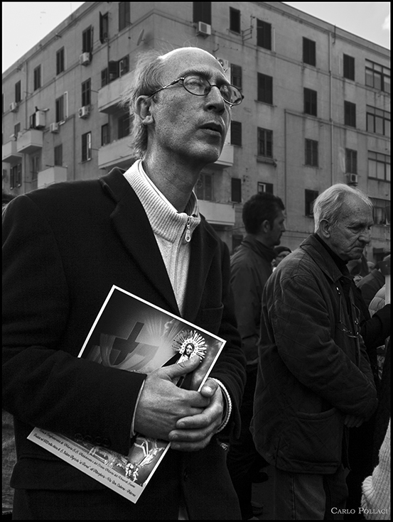 Protagonists and spectators of the Good Friday procession _ XI